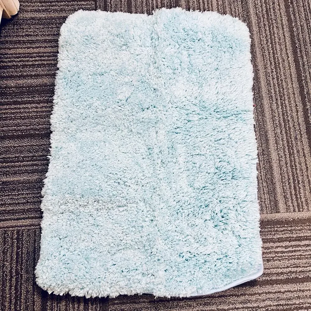Alayrac baby blue super soft shaggy bathroom mat. 25.5”x18”